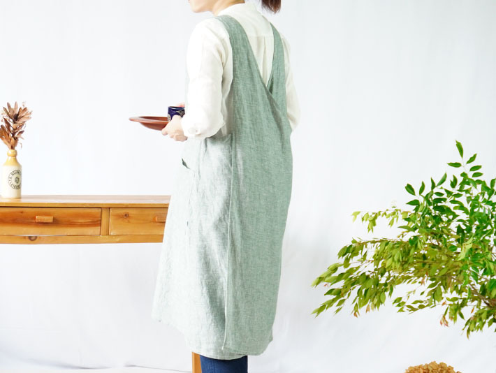 バッククロスエプロン　ヒップ周りをカバーしてくれる　お尻が隠れる　ストライプ　30代40代50代60代70代80代　女性　上品　森の８カテン　エプロン　割烹着　ロルカ　リネン