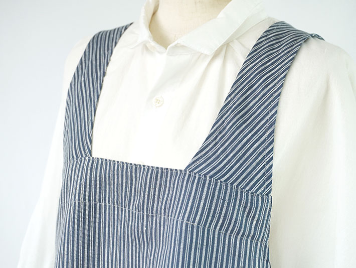 バッククロスエプロン　ヒップ周りをカバーしてくれる　お尻が隠れる　ストライプ　30代40代50代60代70代80代　女性　上品　森の８カテン　エプロン　割烹着　ロルカ　リネン