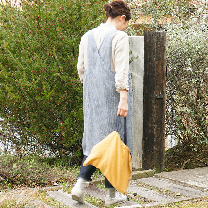 バッククロスエプロン　ヒップ周りをカバーしてくれる　お尻が隠れる　ストライプ　30代40代50代60代70代80代　女性　上品　森の８カテン　エプロン　割烹着　ロルカ　リネン