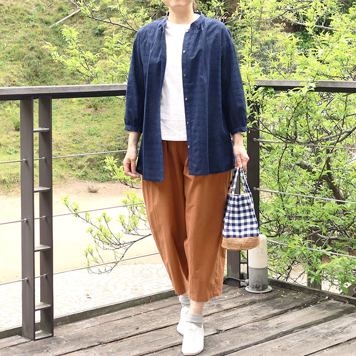 ロルカ　エンブロイダリーレース　綿100％　インド綿　スタンドカラーシャツ　ネイビー　シャツ　ブラウス　定番　30代40代50代60代70代　rolca　森の８カテン