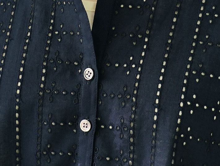 ロルカ　エンブロイダリーレース　綿100％　インド綿　スタンドカラーシャツ　ネイビー　シャツ　ブラウス　定番　30代40代50代60代70代　rolca　森の８カテン